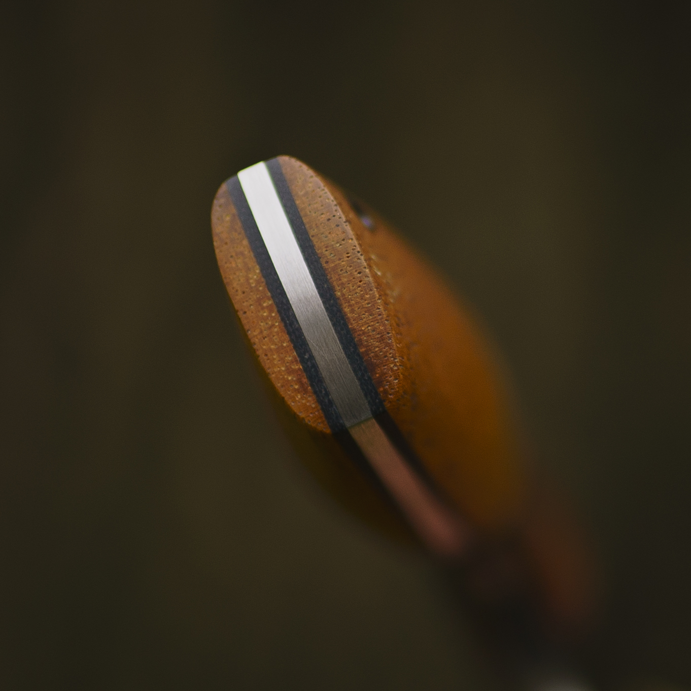 noz-neck-recznie-robiony-custom-edc-ekwipunek-noszony-codziennie-na-szyje-rzemieslniczy-natura-drewno-maly-lekki-biesy