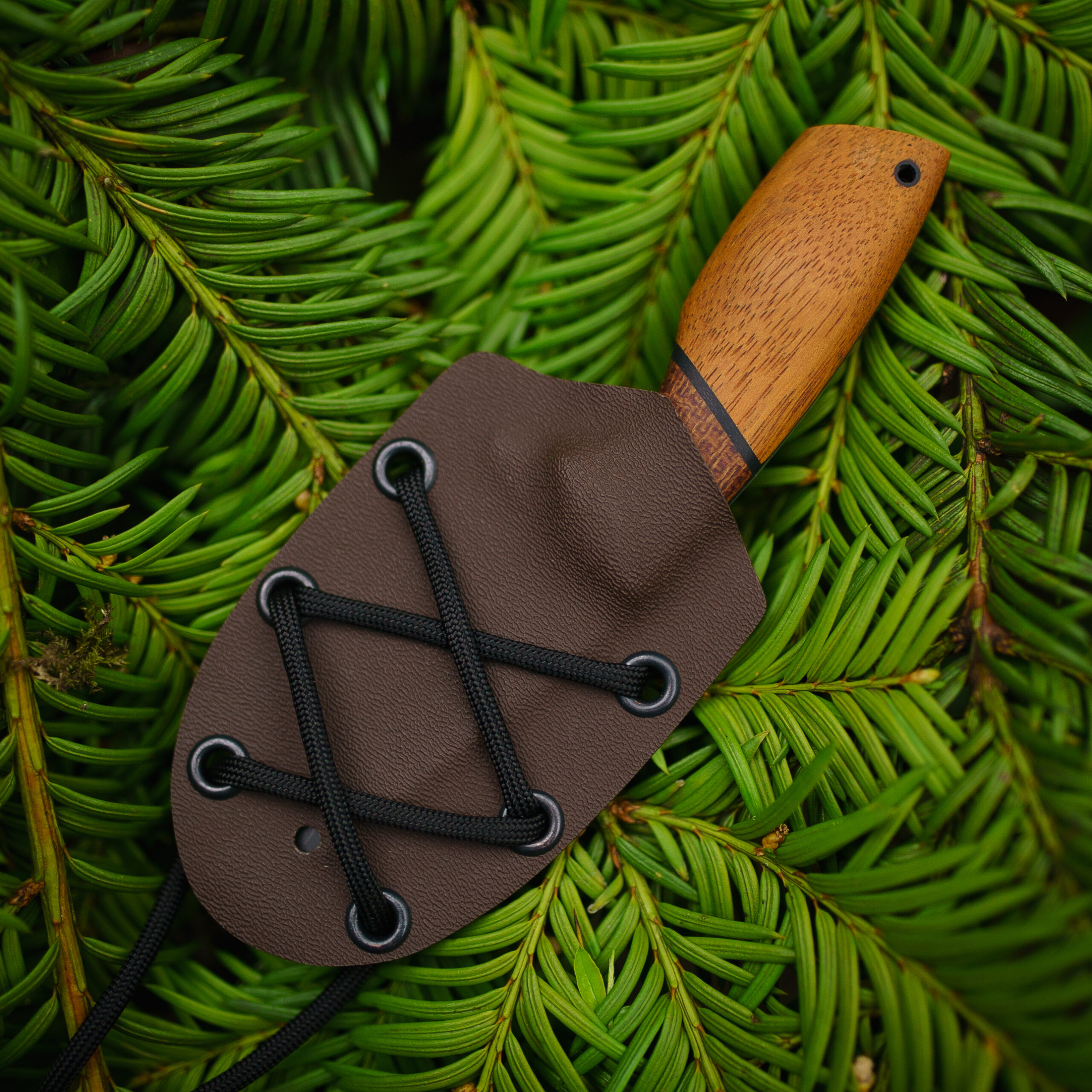 noz-neck-recznie-robiony-custom-edc-ekwipunek-noszony-codziennie-na-szyje-rzemieslniczy-natura-drewno-maly-lekki-kydex